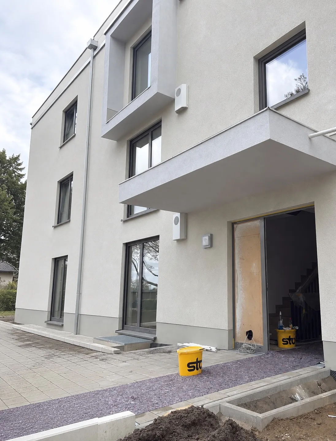 Fassadenarbeiten an einem Mehrfamilienhaus im Ruhrgebiet