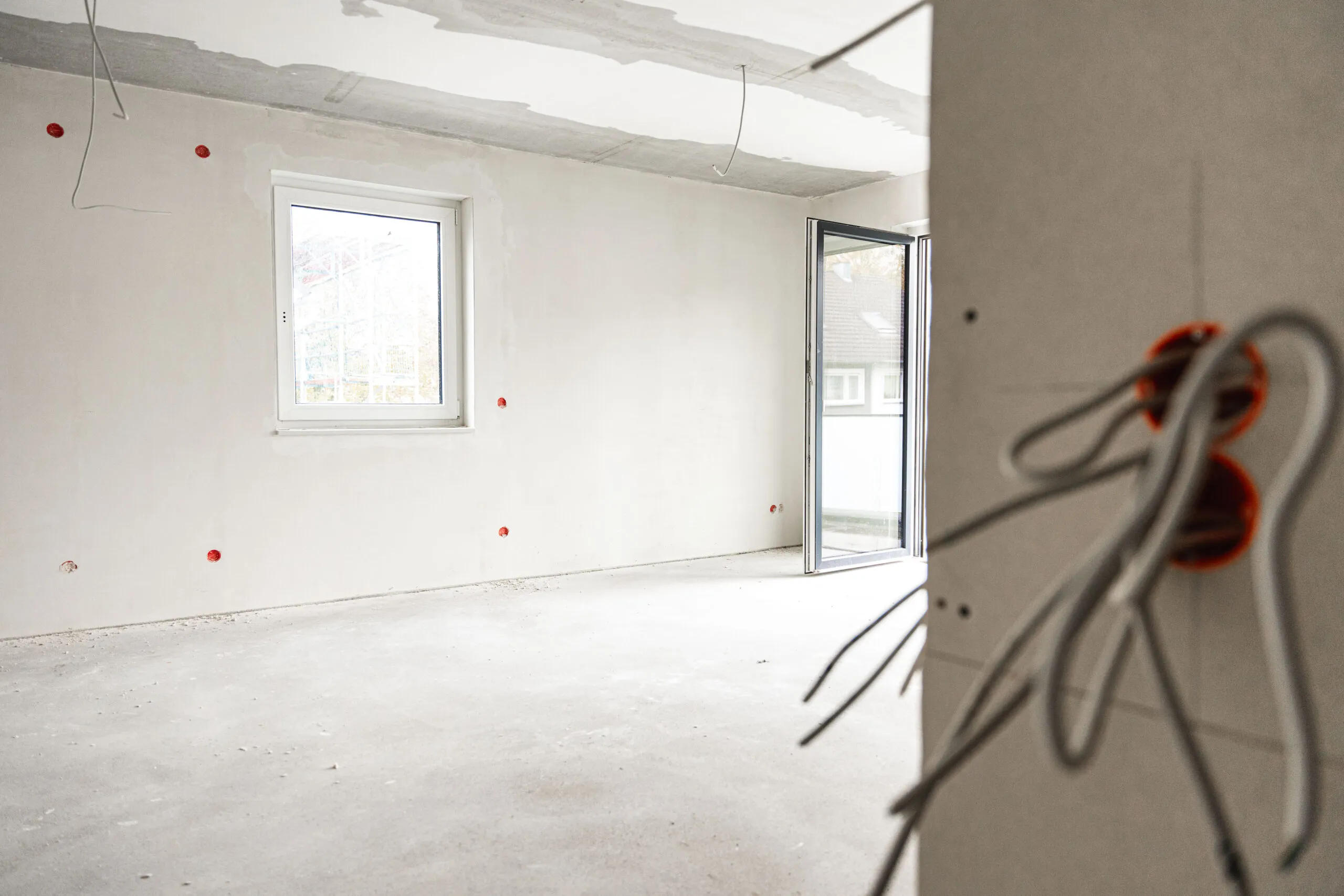 Rohbauraum vor Beginn der Renovierungsarbeiten