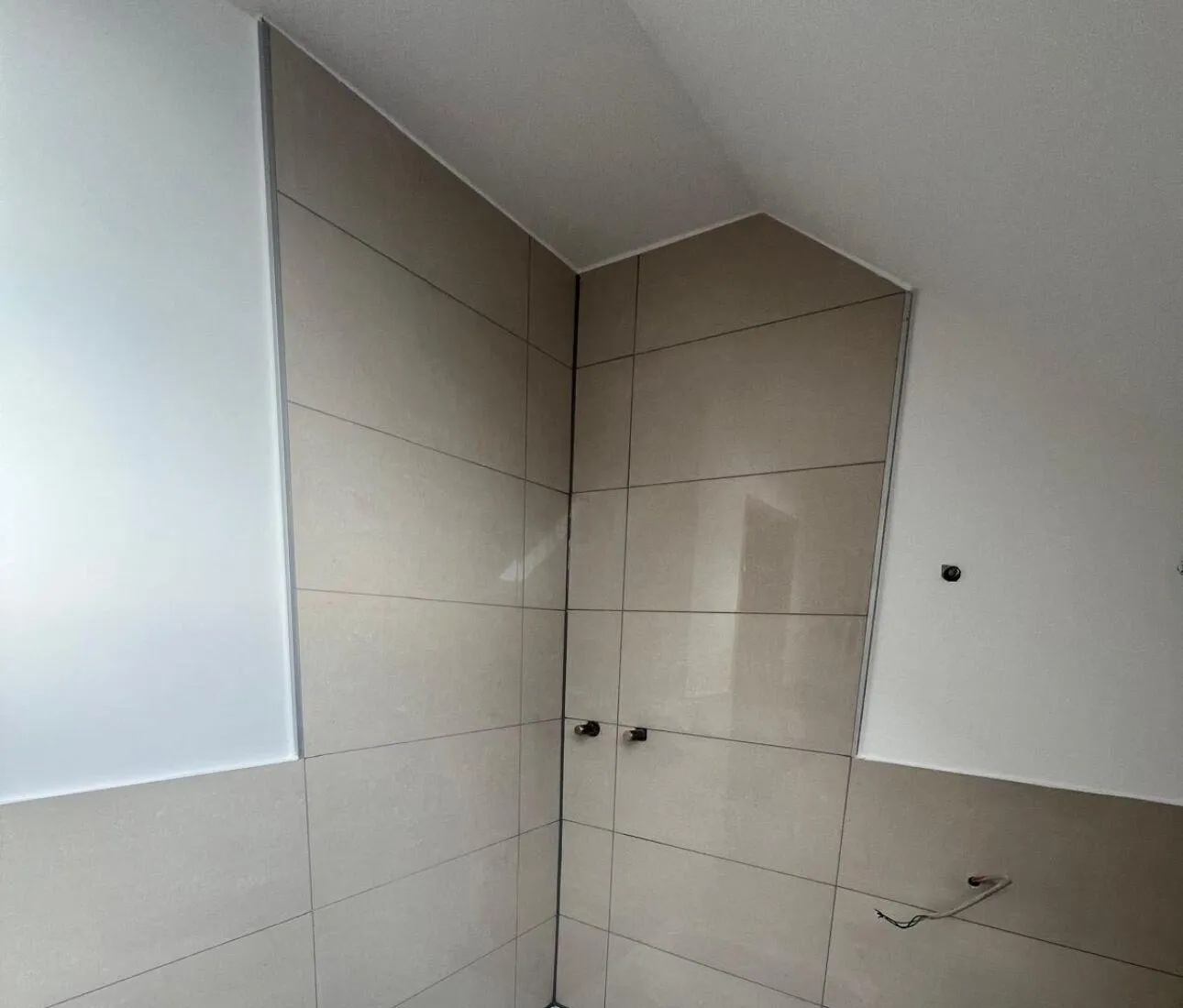 Saniertes Badezimmer im Dachgeschoss