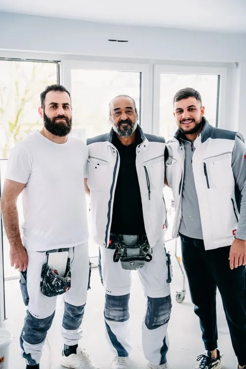 Das Team des Alusoski Malermeisterbetriebs in Dortmund